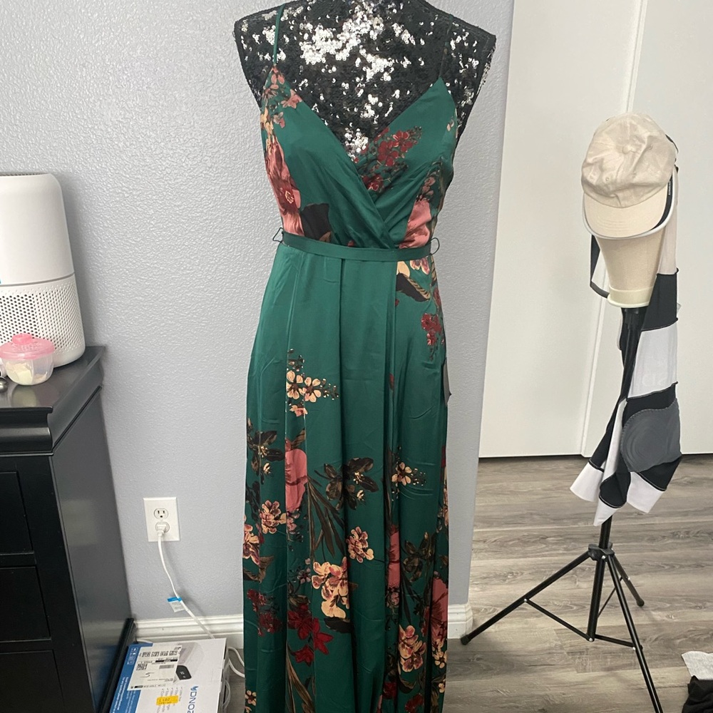 Still the One Emerald Green Floral Print Satin Maxi Dress
Lulus